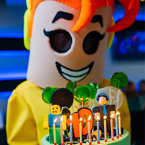 Alt image