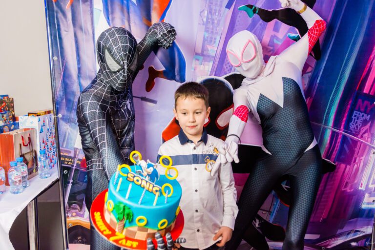 Поздравление именинника с героями вселенной Человека Паука в LaserLand