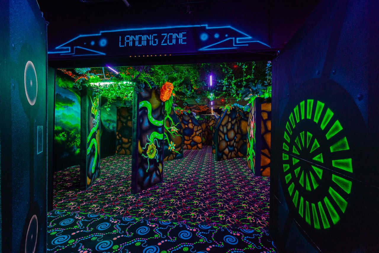 Задания квеста Амонг Ас в развлекательном центре LaserLand
