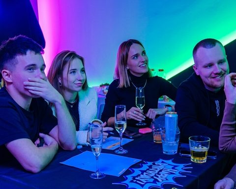 Компания друзей на ролевом квесте LaserLand