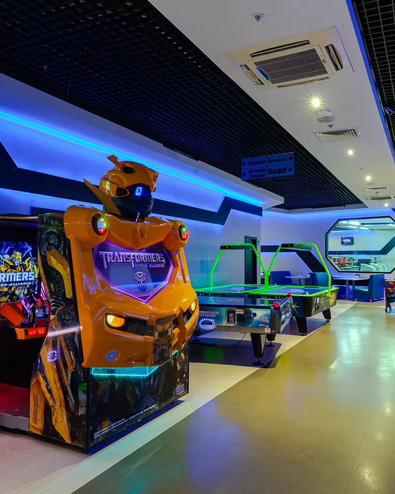 Зал игровых аппаратов LaserLand