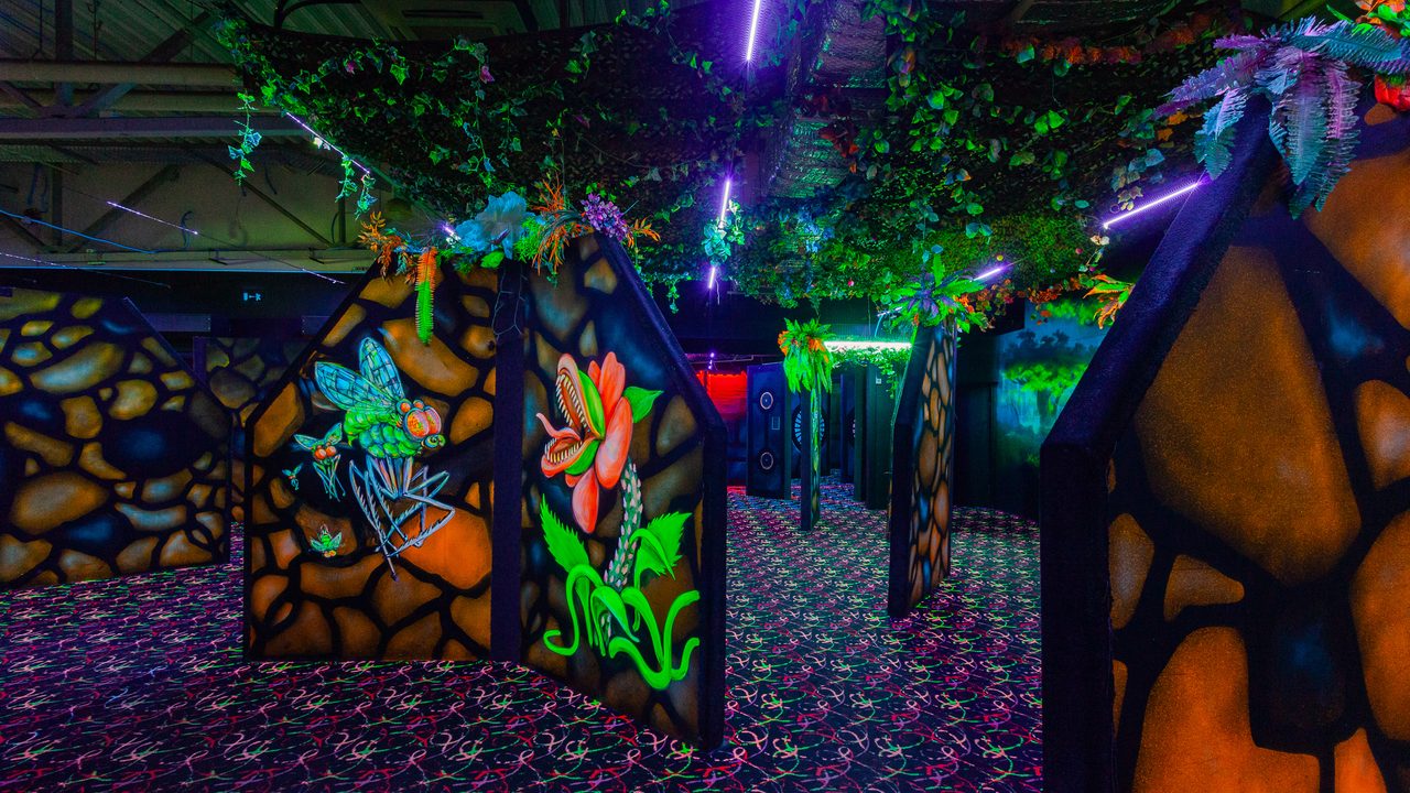 Видео: тематические арены LaserLand