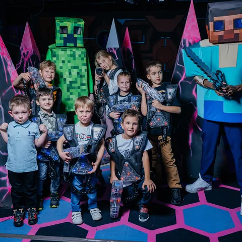 Игроки в лазертаг в LaserLand