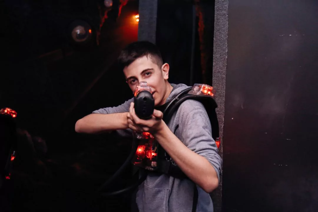 Alt image